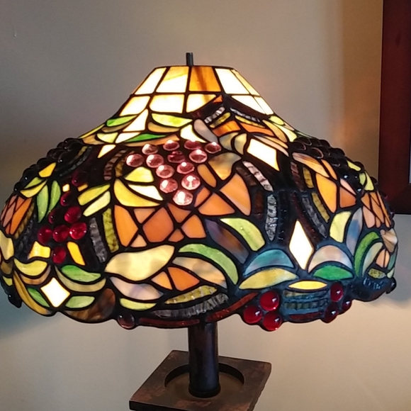FINAL MARKDOWN Tiffany style stained glass shade - Picture 2 of 8